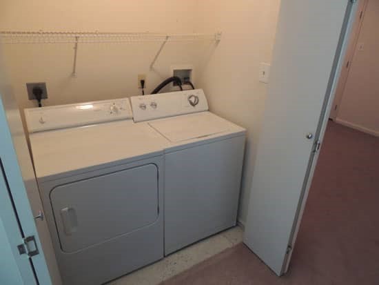 United Jewelers Apartments laundry